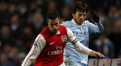 סילבה לוחץ על ואן פרסי, כל הסימנים מראים שבשנה הבאה הם יהיו באותו צד (רויטרס)