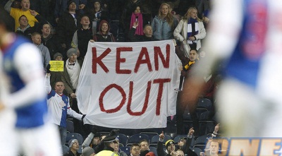 אוהדי בלקבורן נגד סטיב קין (רויטרס)