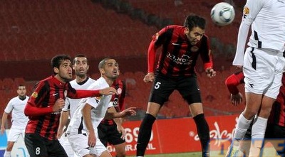 אורי פסו עולה לכדור גובה. &qout;אסור לנו להיראות רע&qout; (איתי ישראל)