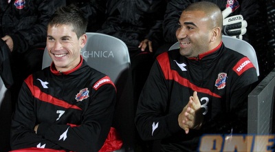 ערן לוי ודנקוביץ´ על הספסל (עמית מצפה)