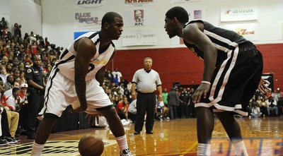 קיירי אירווינג מול כריס פול. יחגוג את חג המולד עם כספי? (GettyImages) קיירי אירווינג מול כריס פול. יחגוג את חג המולד עם כספי? (GettyImages)