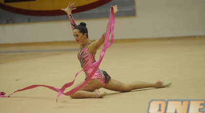 נטע ריבקין. תרגיליה החדשים ממשיכים להוכיח את עצמם (עופר ביידה) (ONE)