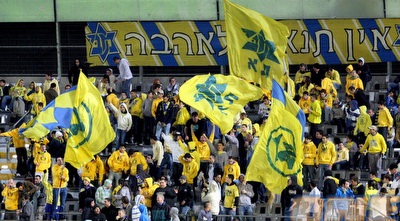 אוהדי מכבי ת&qout;א. לא אהבו את איך שהקבוצה שלהם ניצחה (משה חרמון) אוהדי מכבי ת&qout;א. לא אהבו את איך שהקבוצה שלהם ניצחה (משה חרמון)