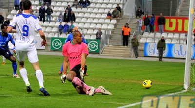 אזולאי כמעט מכניע את אג´ידה (יניב גונן)