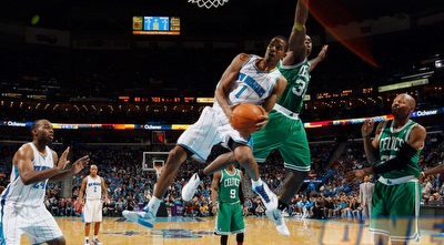 ברנדון באס מתקשה לעצור את טרבור אריזה (GettyImages)