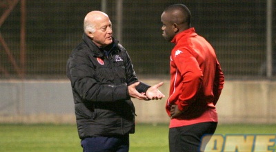 דרור קשטן וטוטו תמוז משוחחים באימון (דרור רוזנפלד) דרור קשטן וטוטו תמוז משוחחים באימון (דרור רוזנפלד)