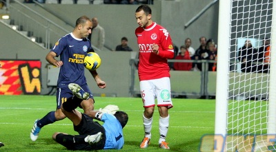 מישאלוף דוחק לשער (משה חרמון)