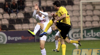 איפה הכדור? עומרי בן הרוש ואמיר עגיוב באוויר (איתי ישראל)