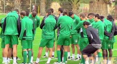 השחקנים במהלך האסיפה (משה חרמון)