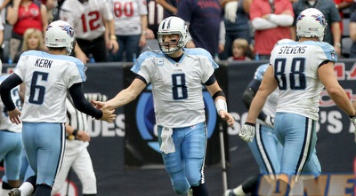שחקני טנסי חוגגים. הניצחון לא עזר להם  (GettyImages)