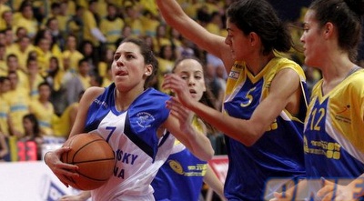 נוף קדם חודרת לסל. צריך את הקליעה שלה (יוסי ציפקיס)