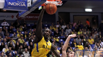 שון ג´יימס מטביע לסל של לאשקו (יוסי ציפקיס) שון ג´יימס מטביע לסל של לאשקו (יוסי ציפקיס)