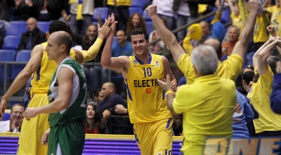 גיא פניני אחרי עוד שלשה (יוסי ציפקיס) גיא פניני אחרי עוד שלשה (יוסי ציפקיס)