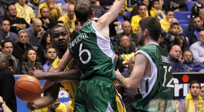 סופו. בלאט: &qout;נראה איך הברך שלו אחרי המשחק&qout; (יוסי ציפקיס) סופו. בלאט: &qout;נראה איך הברך שלו אחרי המשחק&qout; (יוסי ציפקיס)