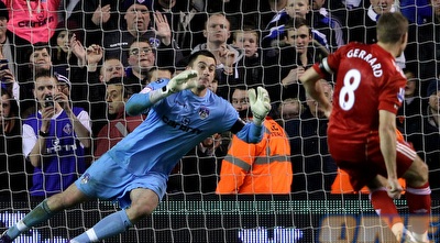 סטיבן ג´רארד שולח את הכדור פנימה (GettyImages) סטיבן ג´רארד שולח את הכדור פנימה (GettyImages)