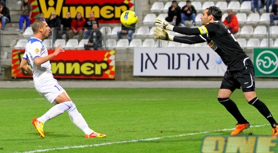 אוהד כהן קולט כדור (יניב גונן)