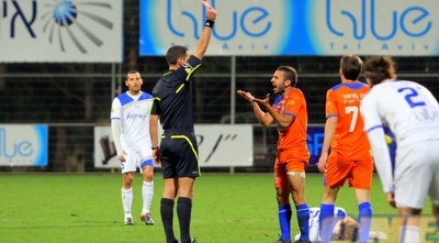 איתי אלקסלסי רואה כרטיס אדום (יניב גונן)