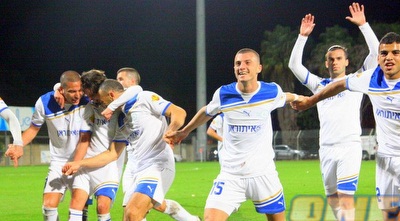 שחקני קרית שמונה חוגגים (יניב גונן)