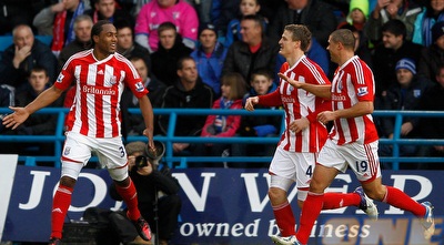 ג´רום, הות´ ו-וולטרס. כובשי השערים לסטוק חוגגים (GettyImages) ג´רום, הות´ ו-וולטרס. כובשי השערים לסטוק חוגגים (GettyImages)