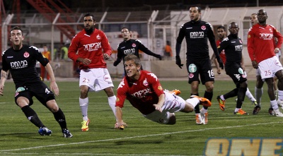 גביש מזנק להרחיק כדור (יוסי ציפקיס)