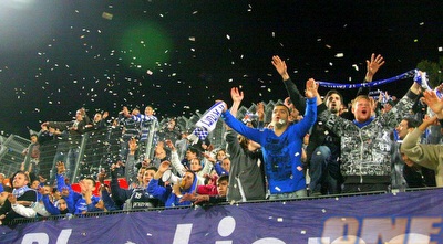 אוהדי ק&qout;ש במשחק. עמוס: &qout; (יניב גונן)