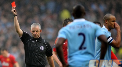 קומפני רואה את הכרטיס האדום (GettyImages)