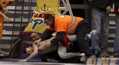 בלגן בבית מכבי (יוסי ציפקיס)