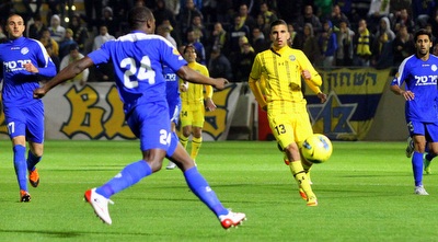 סביטי ליפנייה מרחיק לפני מונס דאבור (יניב גונן) סביטי ליפנייה מרחיק לפני מונס דאבור (יניב גונן)