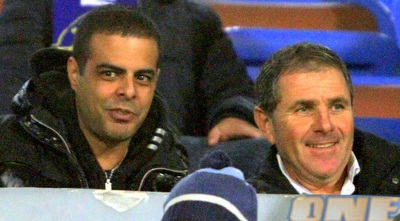 אלי גוטמן וגיא לוזון צופים במשחק (יניב גונן) אלי גוטמן וגיא לוזון צופים במשחק (יניב גונן)