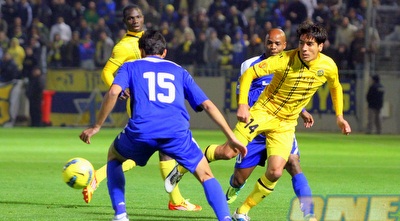 יואב זיו שולח את הכדור קדימה (יניב גונן) יואב זיו שולח את הכדור קדימה (יניב גונן)