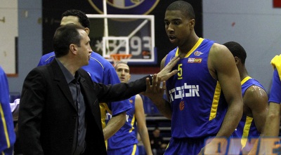 הנדריקס ובלאט. המאמן רוצה את הפורוורד עוד עונה (יוסי ציפקיס)