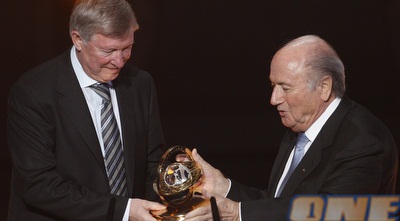 אלכס פרגוסון וספ בלאטר במהלך הערב (רויטרס) אלכס פרגוסון וספ בלאטר במהלך הערב (רויטרס)