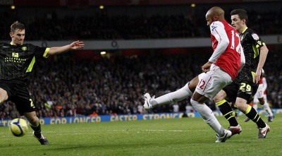 תיירי הנרי מבקיע מול לידס. כמה זמן חיכו לו באמירויות (רויטרס)