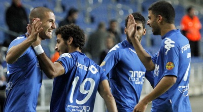 שחקני ב&qout;ש חוגגים את השיוויון. דוידזאדה: &qout;אפשר להוציא נק´ מכל קבוצה&qout; (יוסי ציפקיס) שחקני ב&qout;ש חוגגים את השיוויון. דוידזאדה: &qout;אפשר להוציא נק´ מכל קבוצה&qout; (יוסי ציפקיס)