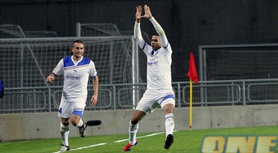 עאבד בטירוף אחרי שער הניצחון שלו. &qout; (יוסי ציפקיס)