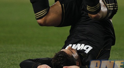 רונאלדו על הרצפה מול מלאגה. לא זוכה לתמיכת הקהל? (רויטרס) רונאלדו על הרצפה מול מלאגה. לא זוכה לתמיכת הקהל? (רויטרס)