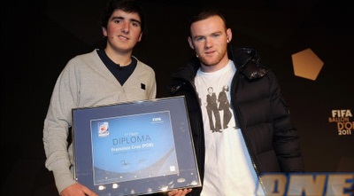 וויין רוני ופרנסיסקו קרוז בטקס. נפרדו כידידים