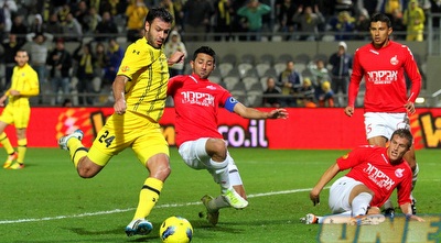 קולאוטי בועט לקורה (שי לוי)