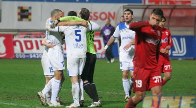 שחקני ק&qout;ש חוגגים (עמית מצפה) שחקני ק&qout;ש חוגגים (עמית מצפה)