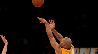 פישר תופר את השלשה.  (GettyImages)