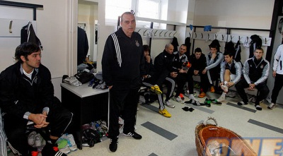 גרנט בחדר ההלבשה (ONE)