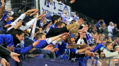 אוהדי ק&qout;ש מודים לשחקנים (יניב גונן)