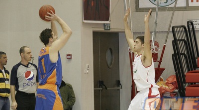 טישמן שומר על רדוסבלייביץ´ (לי נוף) טישמן שומר על רדוסבלייביץ´ (לי נוף)