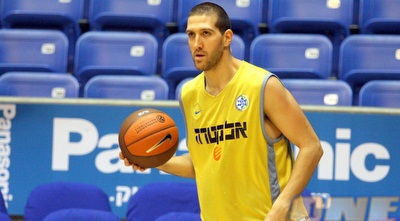 טל בורשטיין מרוכז במהלך האימון (משה חרמון)