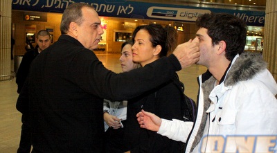 משפחת גרנט. &qout;קשה להיות רחוק מהמשפחה&qout; (משה חרמון)