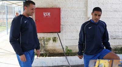 אלירן דנין ומהראן אבו ריא. תחרות על עמדת המגן השמאלי (עמית מצפה)