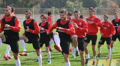 רואש וטרטצקי מובילים את שחקני הפועל חיפה (עמית מצפה)