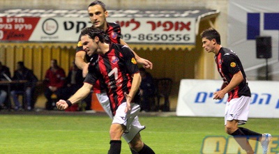 אבידור חוגג עם גלושצ´ביץ´. יעשו זאת גם הערב? (משה חרמון) אבידור חוגג עם גלושצ´ביץ´. יעשו זאת גם הערב? (משה חרמון)