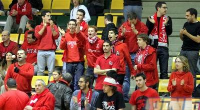 אוהדי הפועל תל אביב בנס ציונה (משה חרמון) אוהדי הפועל תל אביב בנס ציונה (משה חרמון)