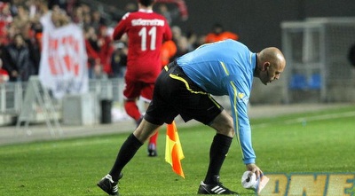 שלומי בניטה מנקה את הדשא, אלרואי כהן חוזר להגנה (יוסי ציפקיס)